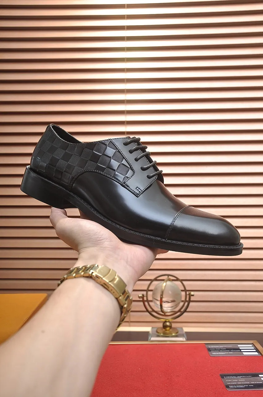 Men's men's shoes 💰520💶 [LV] (original single cowhide lining) 🍀LV's latest genuine leather business suit shoes are launched simultaneously on the official website. The first-layer cowhide imported from Italy is made of heavy gold, 💥official website 1:1 rubber outsole. Versatile to wear, high-end without losing class, and the color combination is extraordinary. This four-season style is alluring when worn on your feet, showing off your big-name flair. Standard code 38-45 (45 customized)
